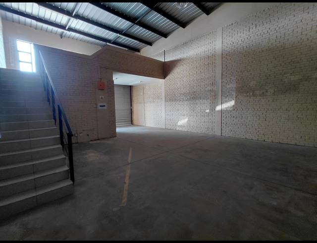 138M² WAREHOUSE TO LET IN POMONA